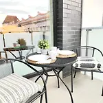Yarn - Free Private Parking - Balcony With View - Shopping Mall Appartement *