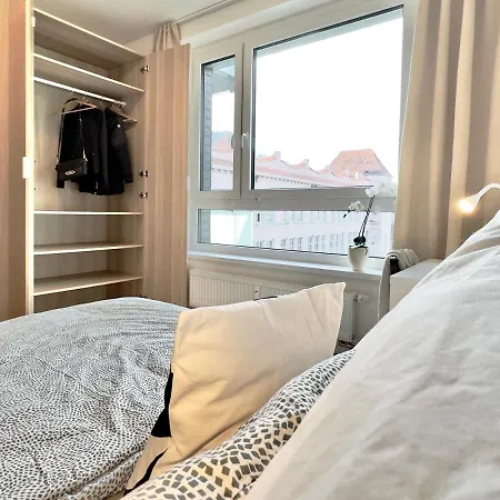 Yarn - Free Private Parking - Balcony With View - Shopping Mall Apartment Pressburg