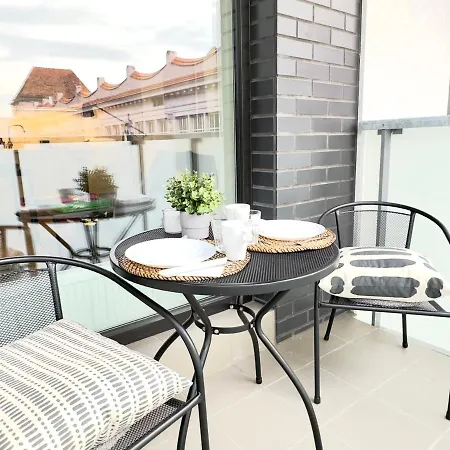 Yarn - Brand New - Free Parking - Balcony With View - Shopping Mall דירה *
