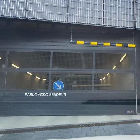 Yarn - Free Private Parking - Balcony With View - Shopping Mall Bratysława