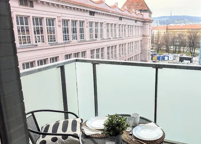 Yarn - Free Private Parking - Balcony With View - Shopping Mall