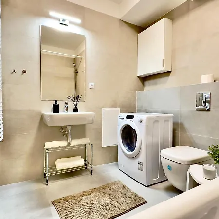 شقة Yarn - Free Private Parking - Balcony With View - Shopping Mall براتسيلافا